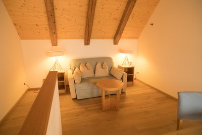 Sofa im Obergeschoss des Galerie Zimmers
